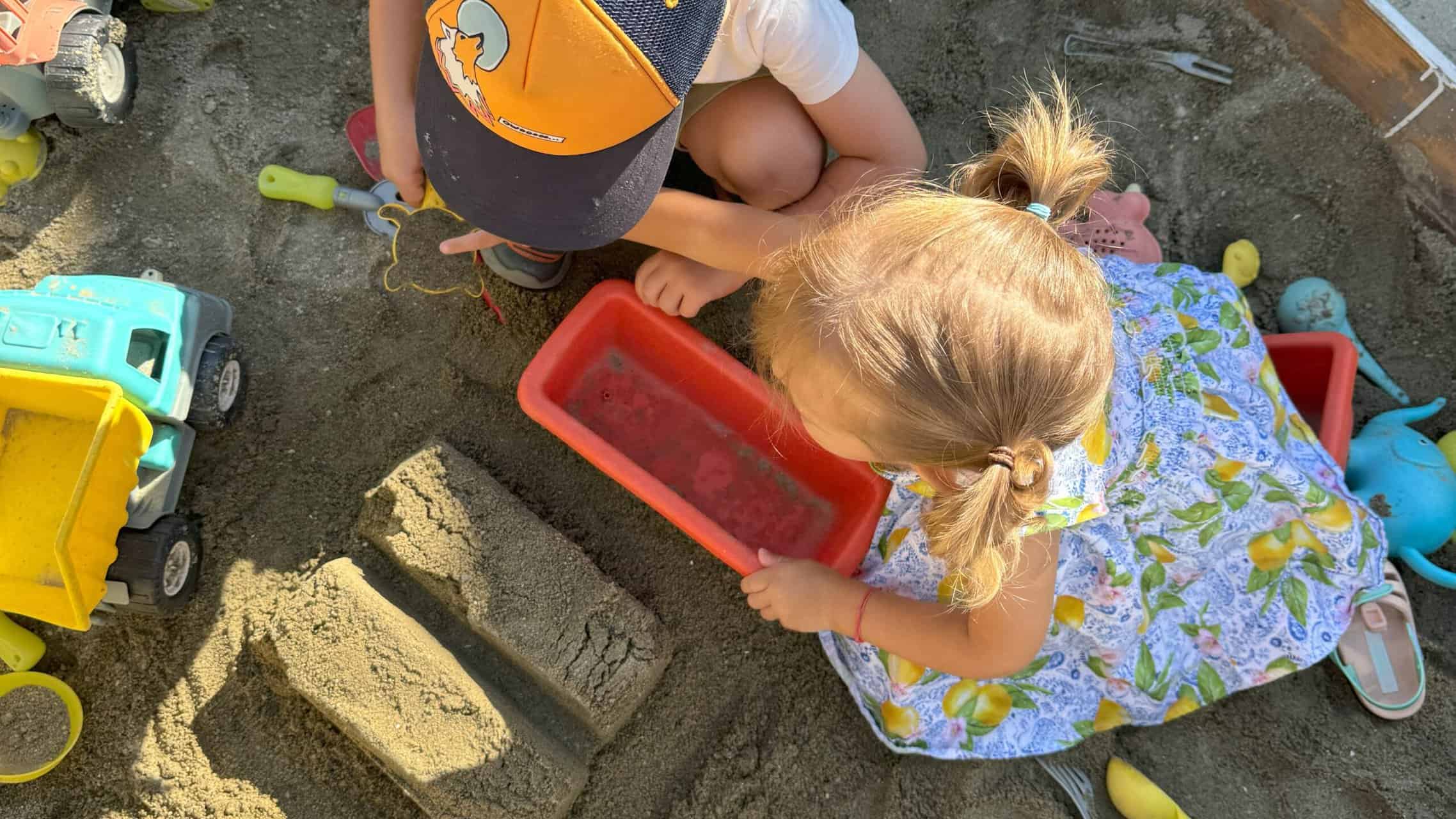 Noi metode pentru dezvoltarea copiilor din Sibiu: pictura cu mâinile, adorată de cei mici (foto, video)