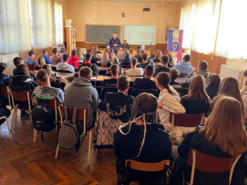 jandarmii au dat năvală la orele de la liceul carol i din sibiu (foto)