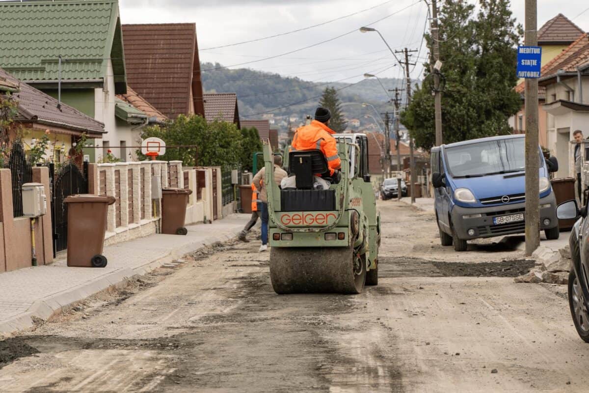 lucrări de reabilitare pe strada marțian negrea din municipiul mediaș (foto, video)