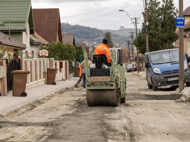 lucrări de reabilitare pe strada marțian negrea din municipiul mediaș (foto, video)