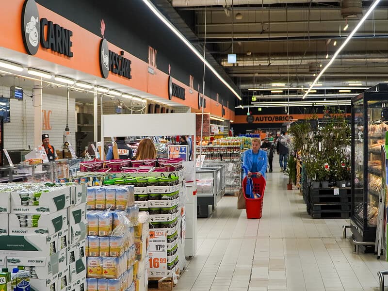 auchan sărbătorește majoratul cu peste 1.000 de oferte și reduceri de neratat. iată ofertele lunii din magazinul atac hiper discount by auchan!