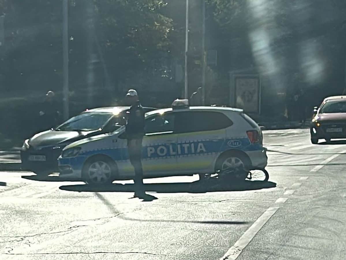 accident pe strada nicolae iorga. biciclist luat pe capotă de o mașină