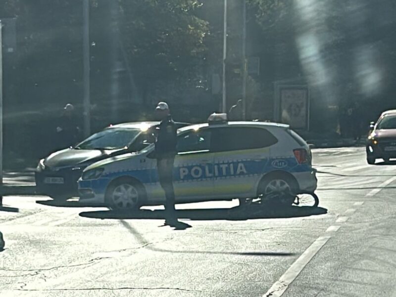 accident pe strada nicolae iorga. biciclist luat pe capotă de o mașină