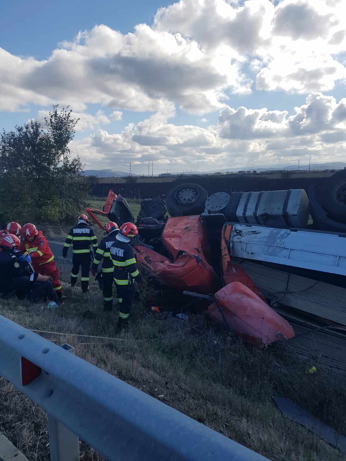 Camion răsturnat în șant pe A1 între Sibiu și Deva