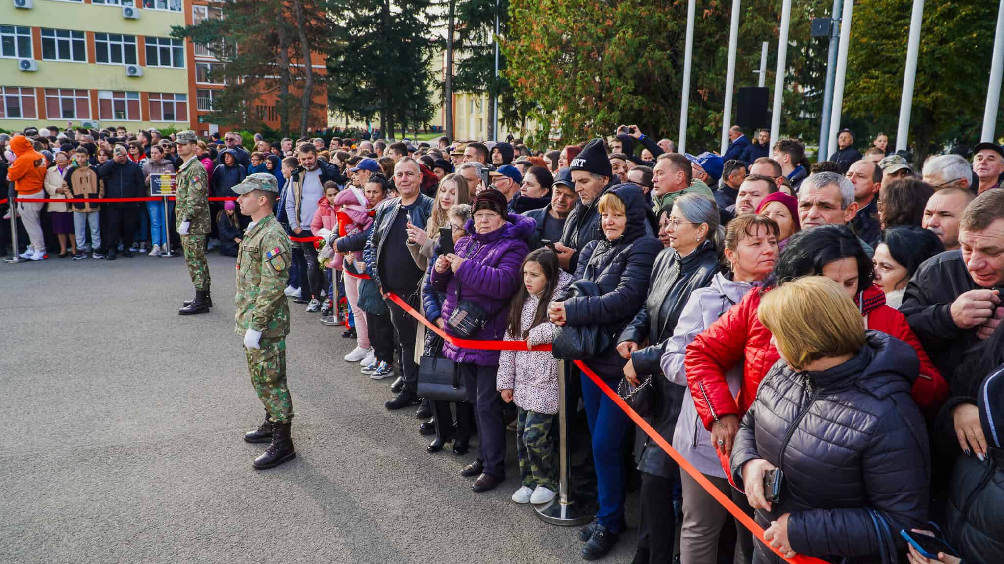 Zi importantă pentru sute de studenți de la AFT Sibiu. Părinții și bunicii, emoționați până la lacrimi (video, foto)