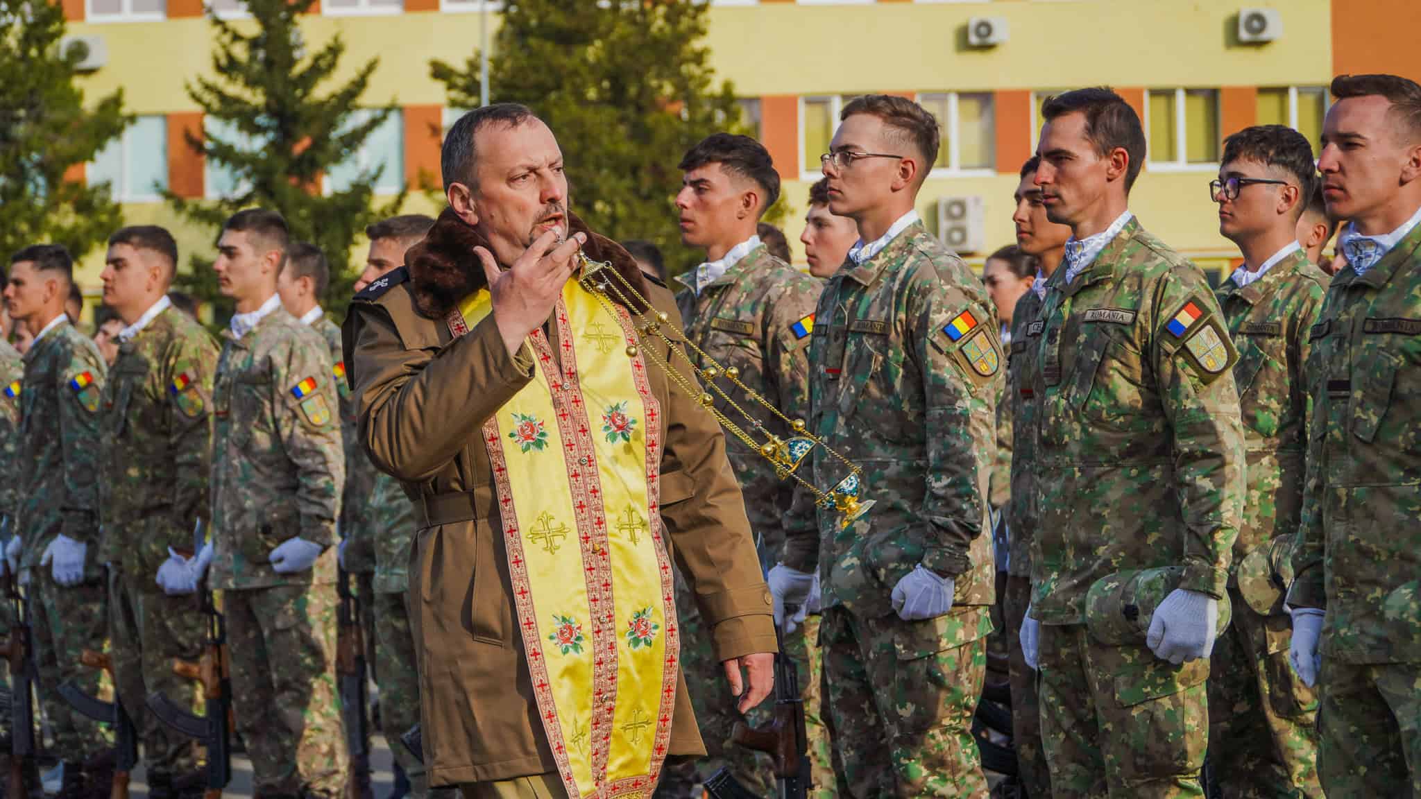 Zi importantă pentru sute de studenți de la AFT Sibiu. Părinții și bunicii, emoționați până la lacrimi (video, foto)