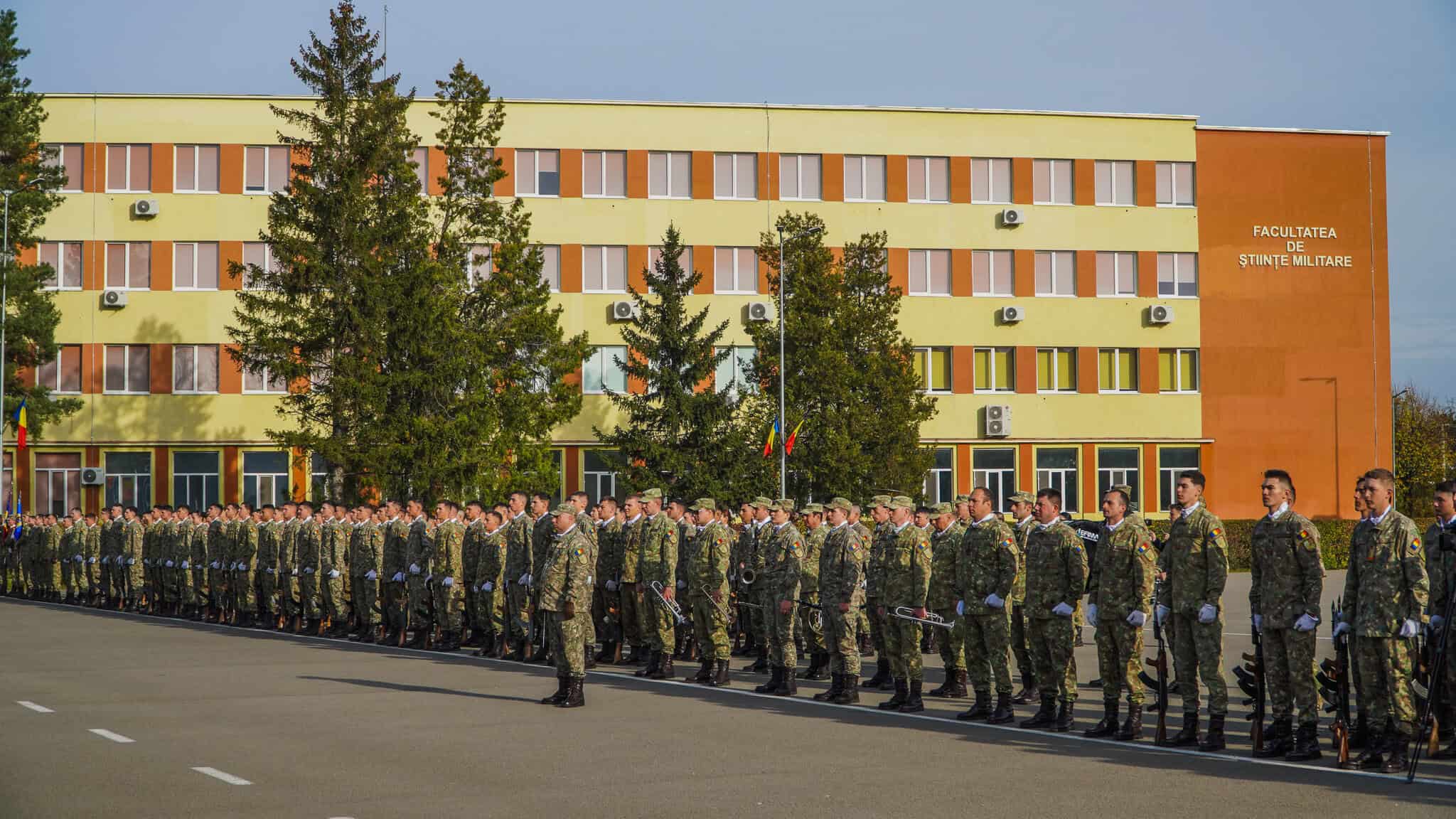 Zi importantă pentru sute de studenți de la AFT Sibiu. Părinții și bunicii, emoționați până la lacrimi (video, foto)