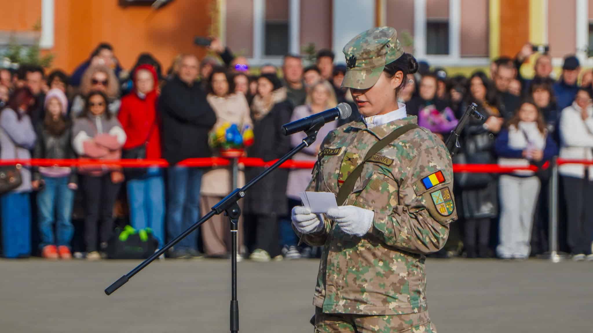 Zi importantă pentru sute de studenți de la AFT Sibiu. Părinții și bunicii, emoționați până la lacrimi (video, foto)