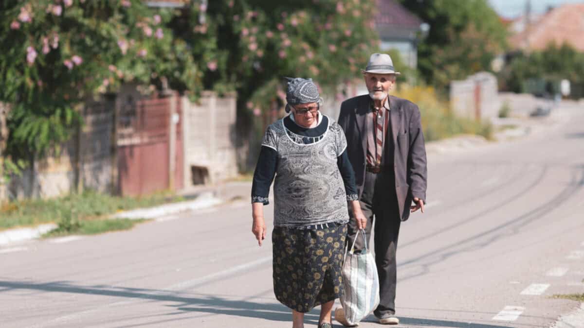 Peste 2,5 milioane pensionari primesc ajutoare in bani de la Guvern