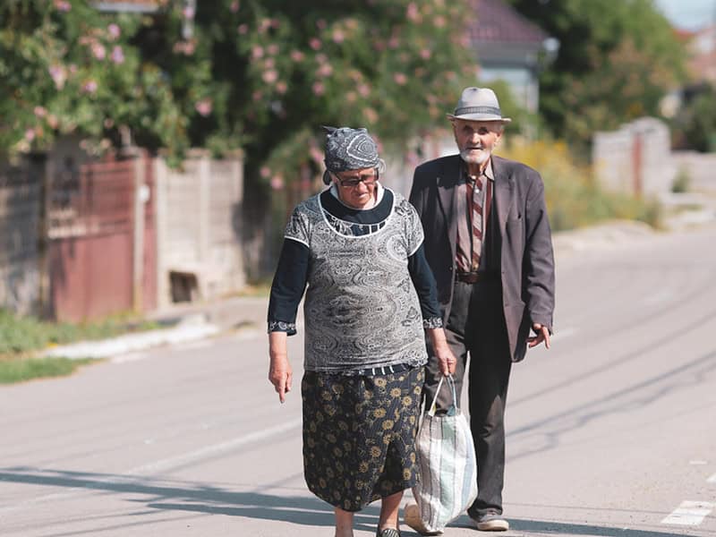 Peste 2,5 milioane pensionari primesc ajutoare in bani de la Guvern