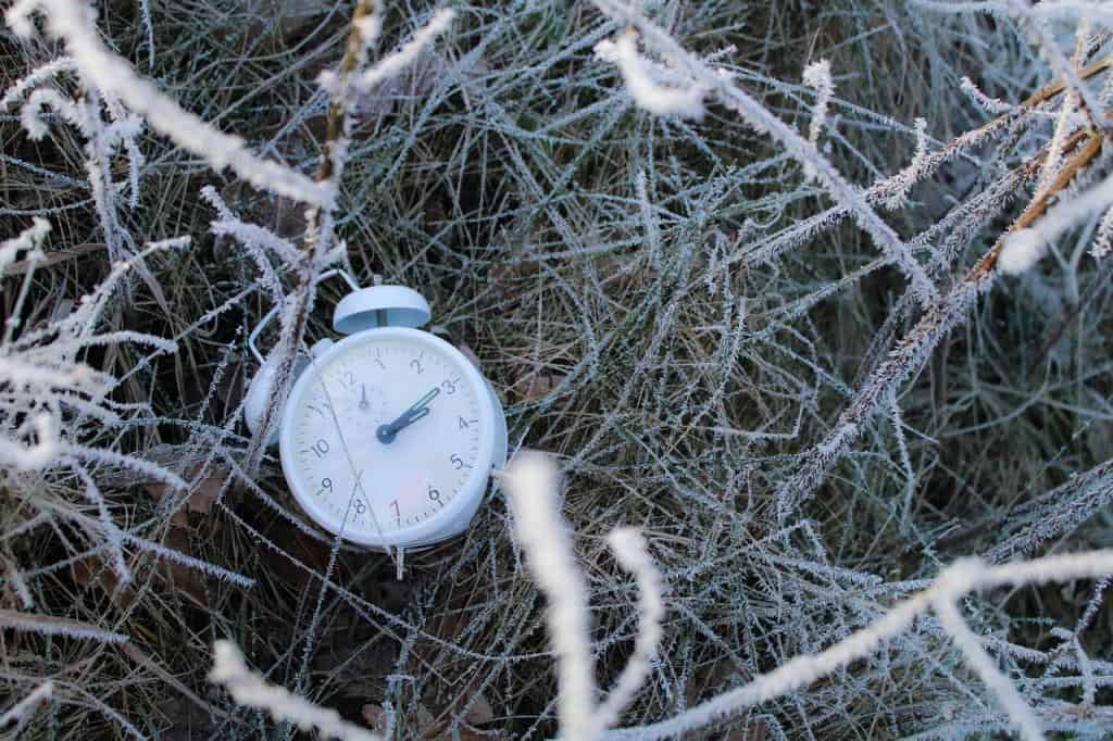 trecem la ora de iarnă în weekend. dăm ceasurile cu o oră înapoi