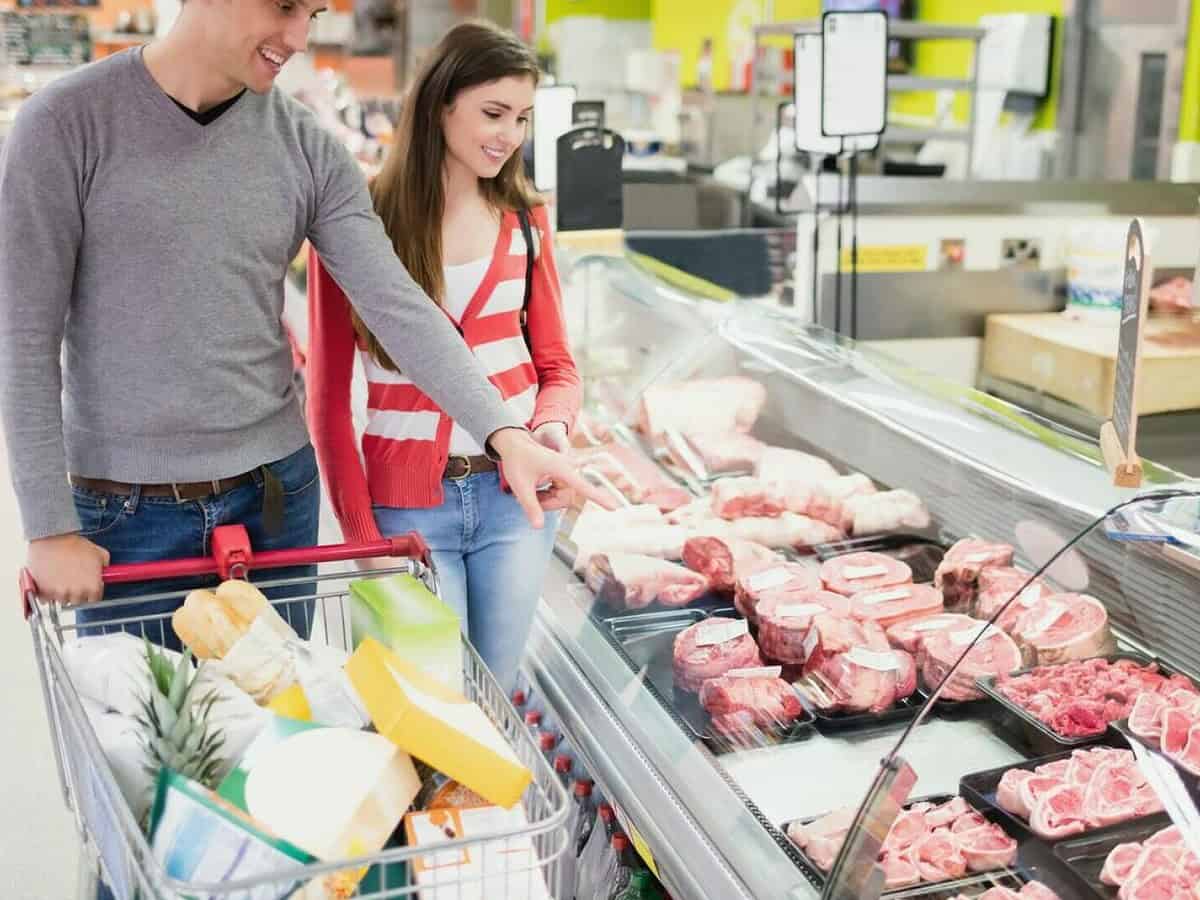 Începe valul scumpirilor. Crește prețul la carnea de porc