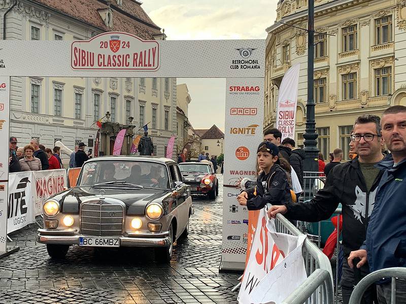 retro parada toamnei de la sibiu, un eveniment de succes în ciuda vremii capricioase (foto)