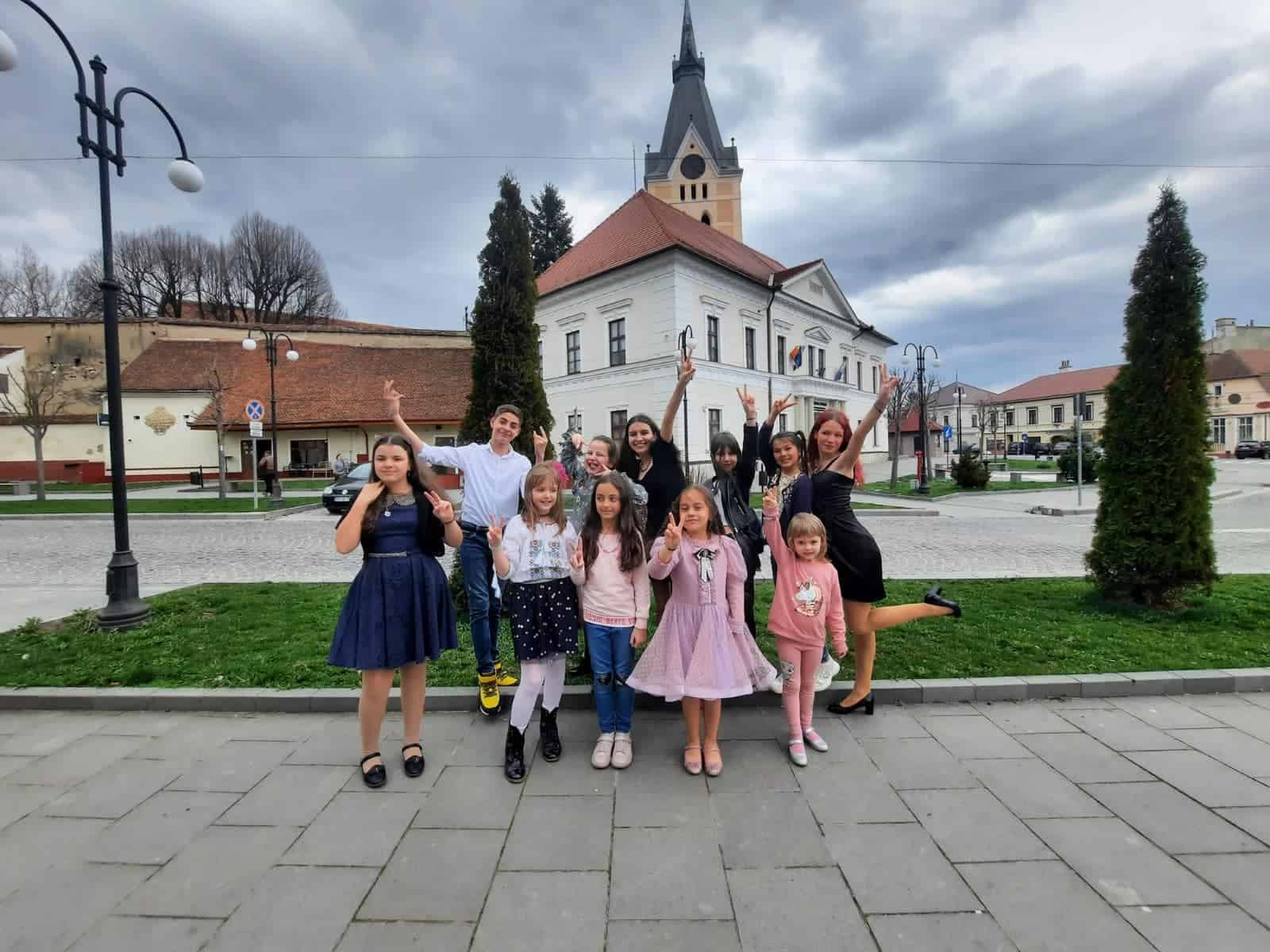 o fetiță din sibiu cu o poveste de viață incredibilă va cânta la “românii au talent”