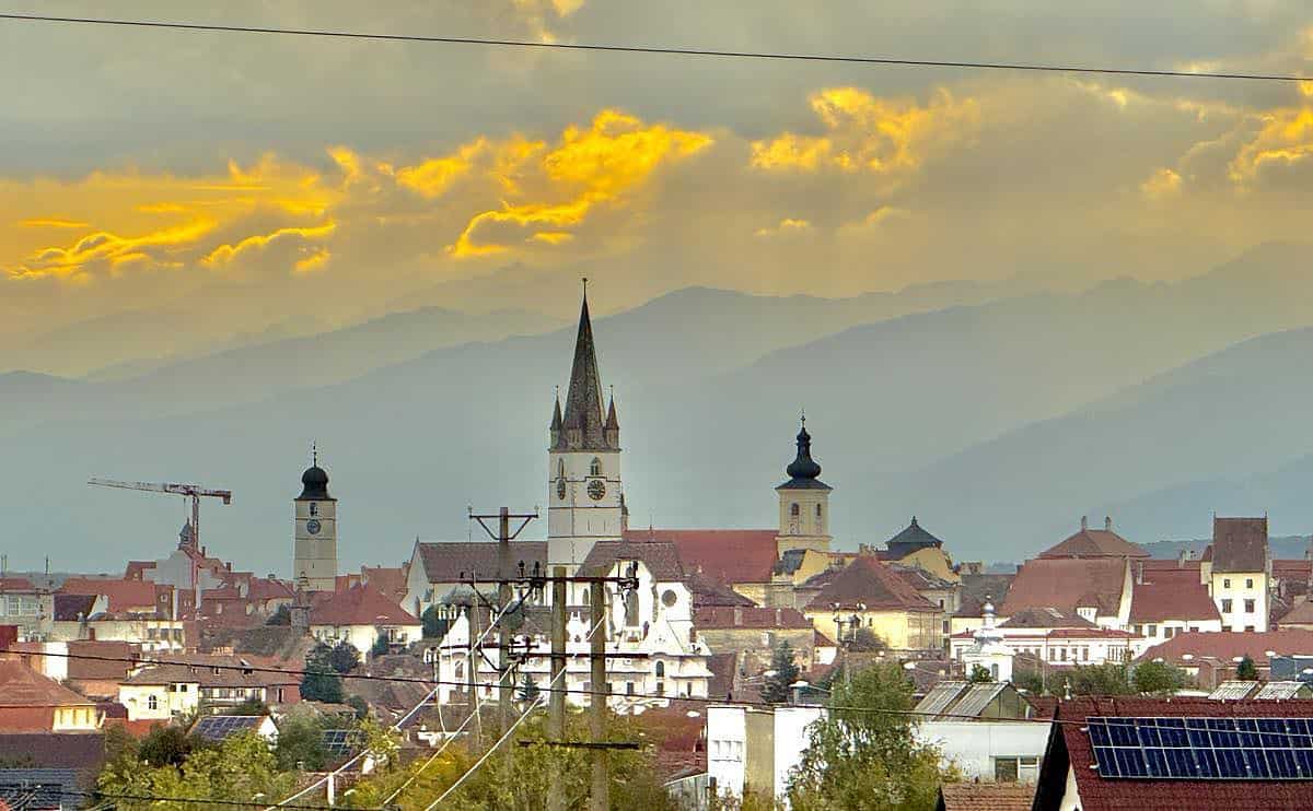 prognoza meteo pe octombrie: ploi multe și zile neobișnuit de calde
