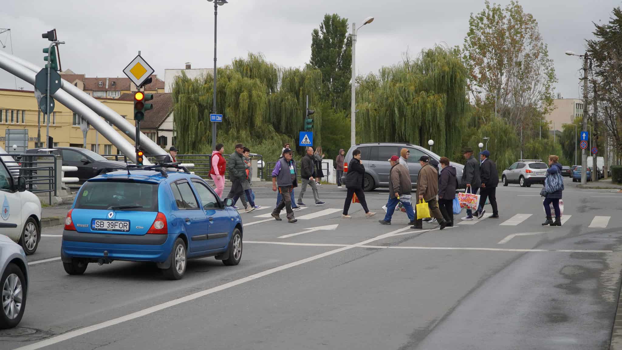 Ce îi nemulțumește pe locuitorii Sibiului. Parcări și spații verzi insuficiente, mașini prea multe și prețuri mari