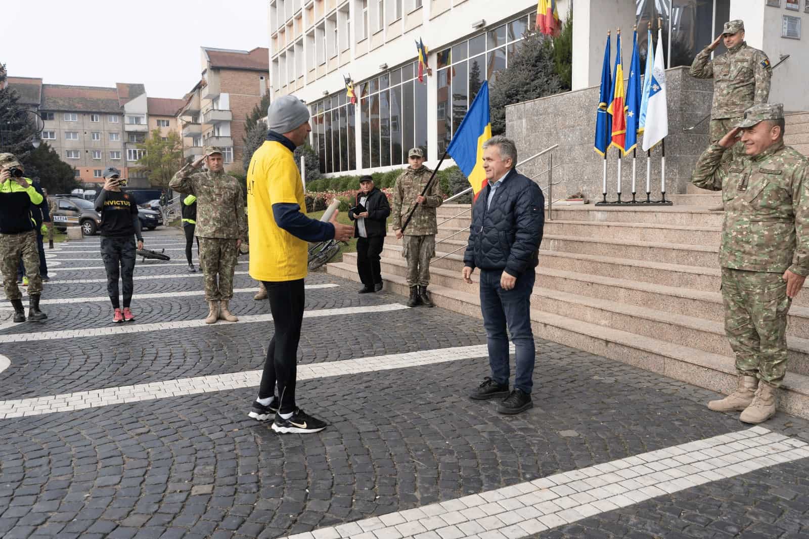 „ștafeta veteranilor“ a ajuns la mediaș - ”suntem aici să aducem un omagiu eroilor neamului” (foto, video)