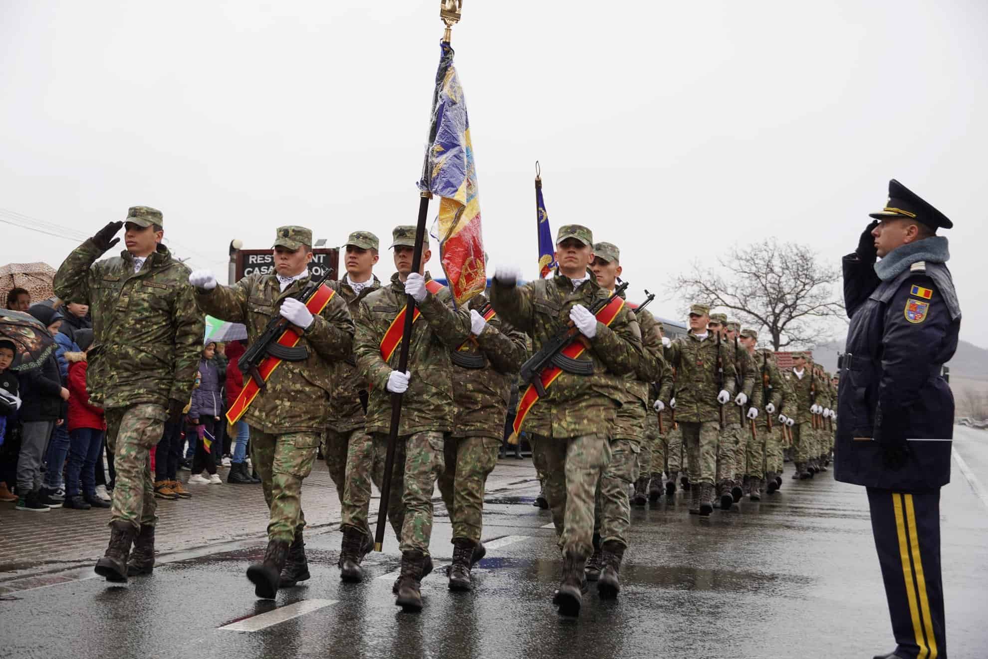 Copiii din Boița, sufletul ceremoniei de depunere a coroanelor în amintirea eroilor neamului (foto)