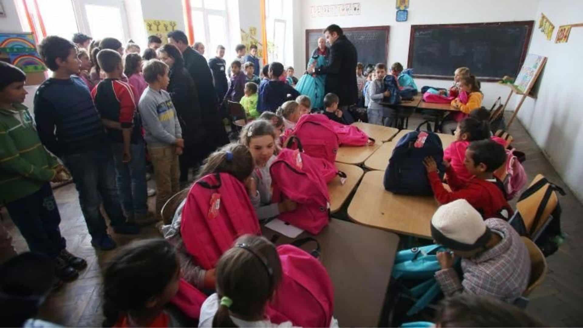 Școala din Bruiu, fără căldură în clase. Elevii nevoiți să învețe în frig