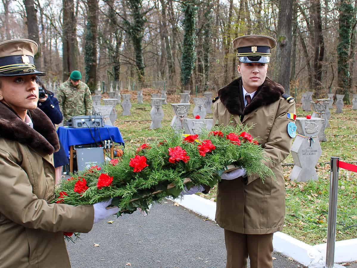 Ceremonie specială la Monumentul Eroilor din Pădurea Dumbrava (foto)