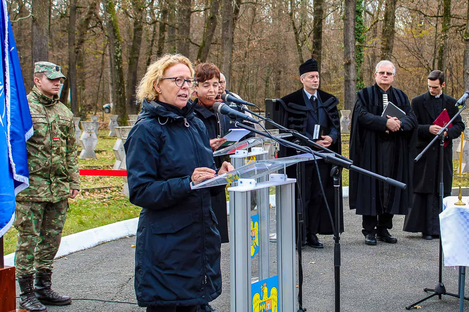 Ceremonie specială la Monumentul Eroilor din Pădurea Dumbrava (foto)