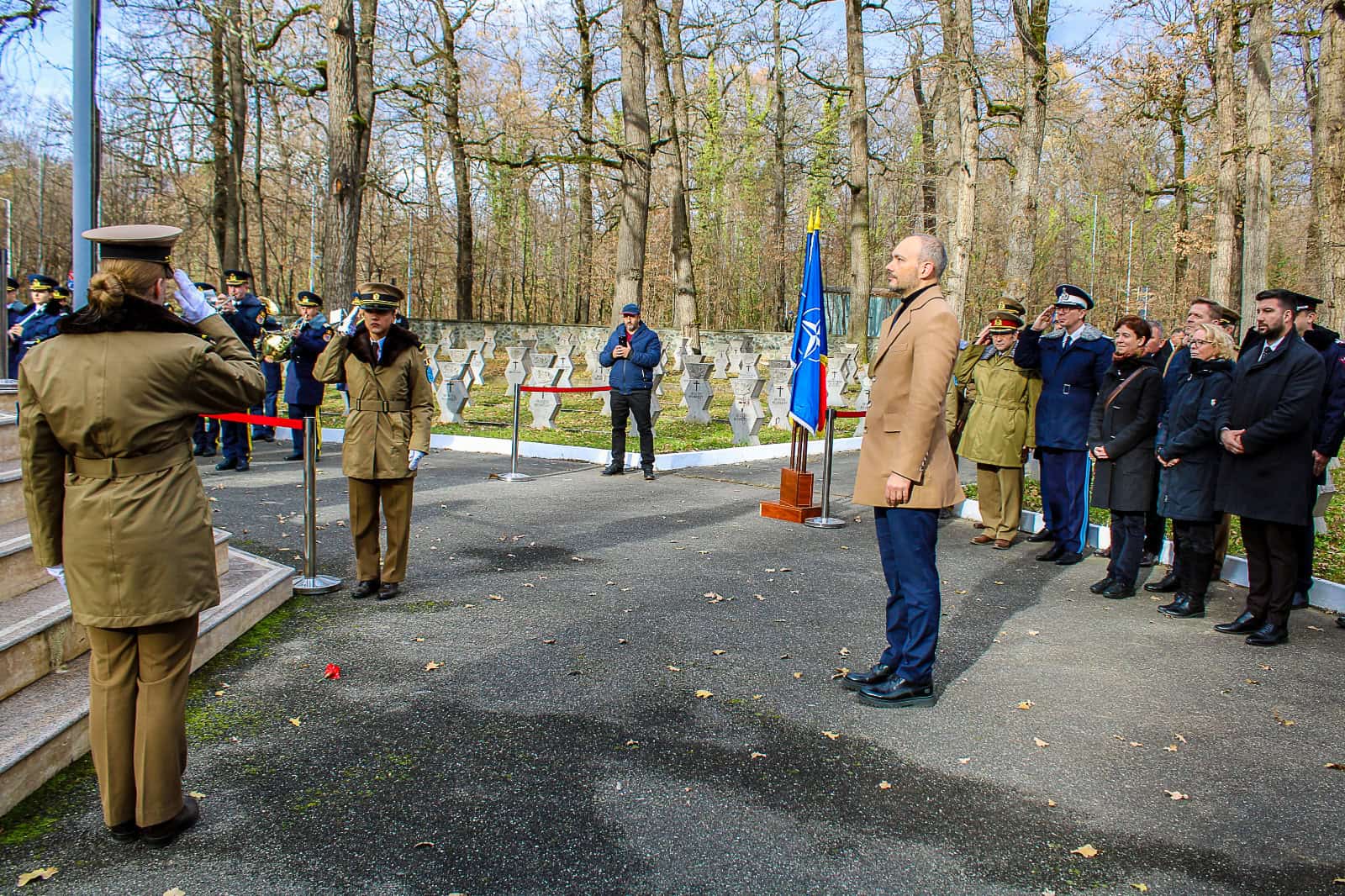 Ceremonie specială la Monumentul Eroilor din Pădurea Dumbrava (foto)