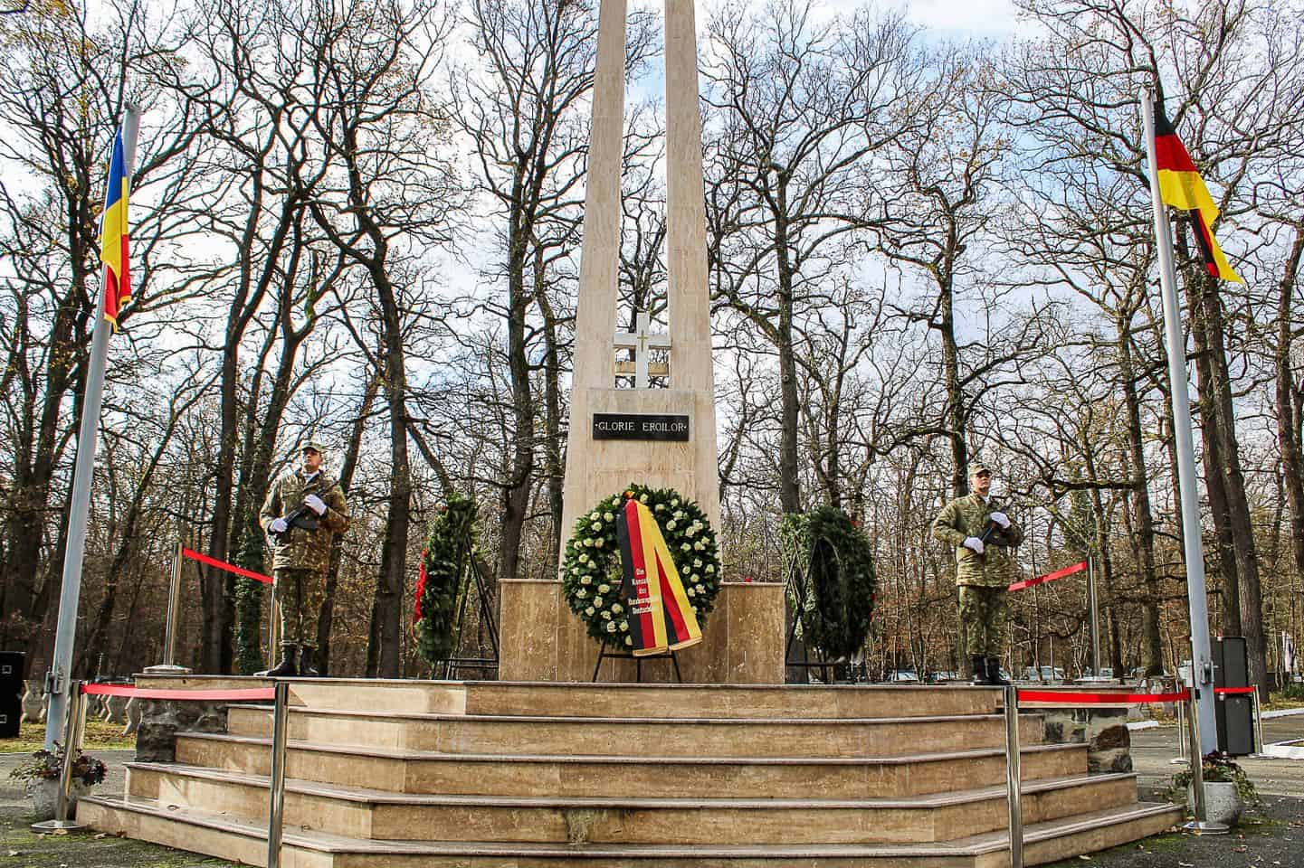 Ceremonie specială la Monumentul Eroilor din Pădurea Dumbrava (foto)