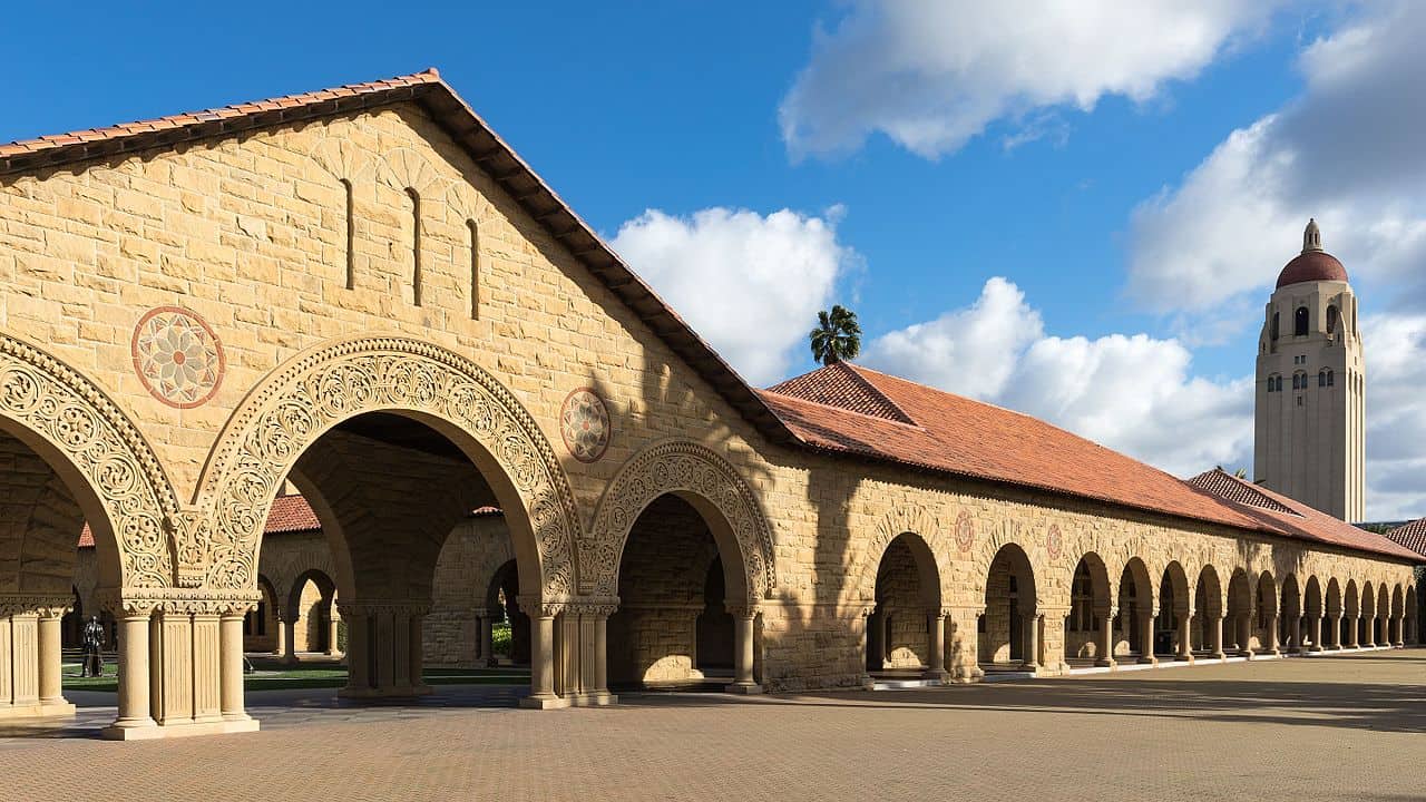 Două studente din Sibiu, în elita globală a inovatorilor de la renumita Universitate din Stanford. „Munca noastră abia a început”