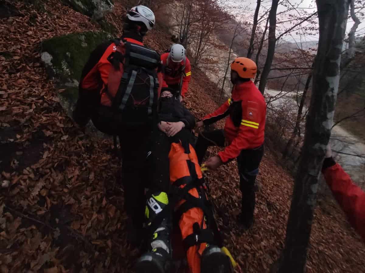 Adolescent din Sibiu rănit într-un accident cu motocicleta Enduro în munți