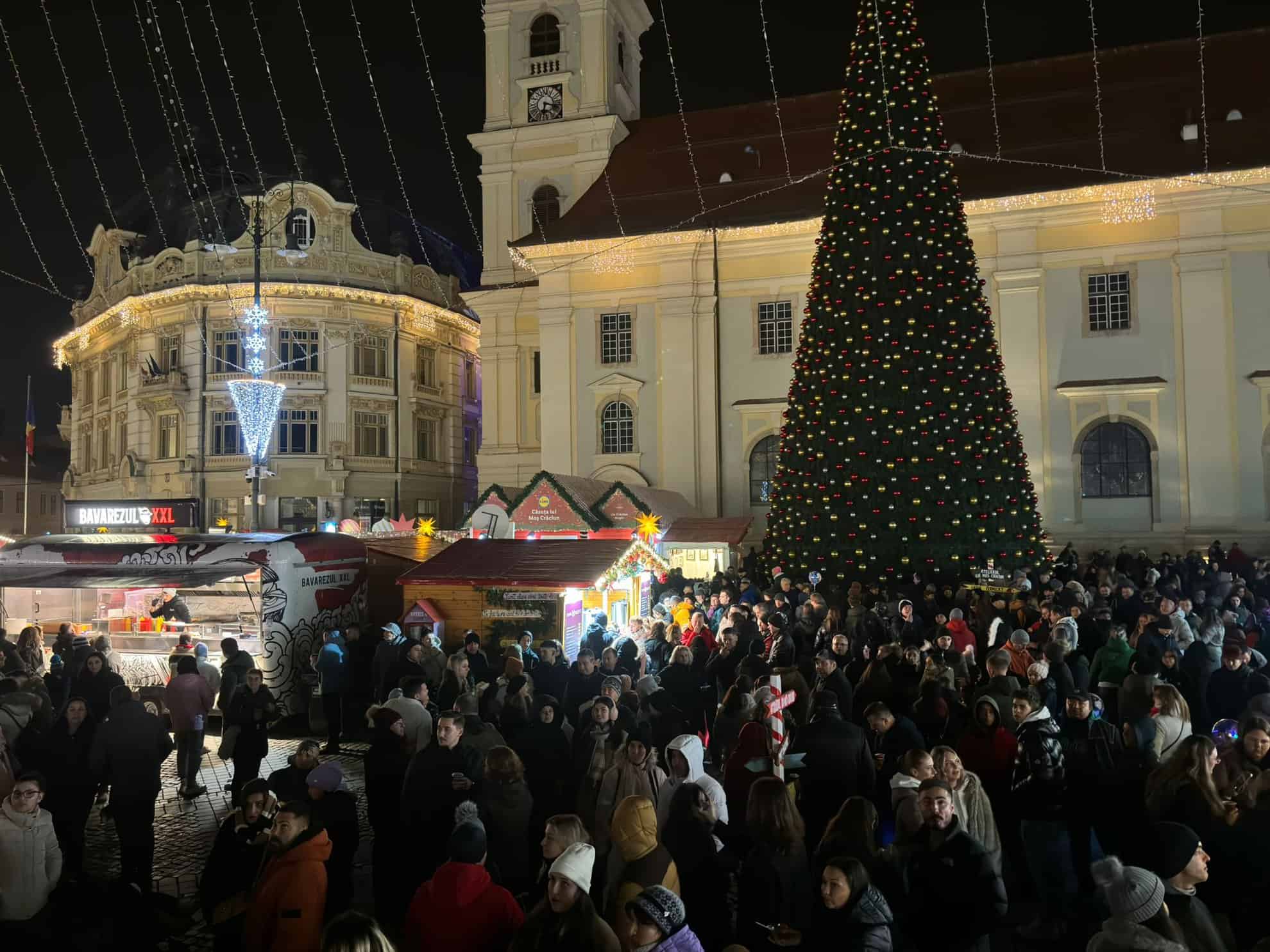 s-au aprins luminițele în centrul sibiului. târgul de crăciun, inaugurat oficial (video)