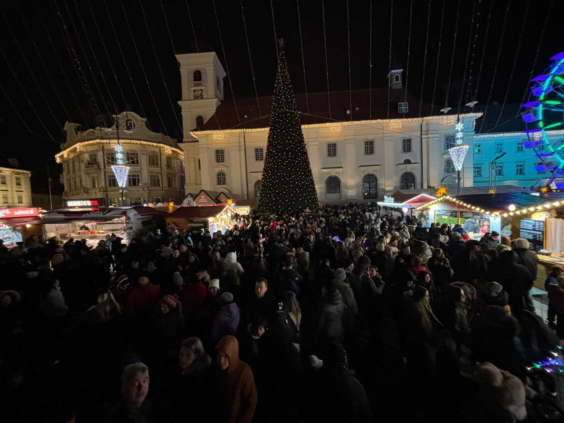 s-au aprins luminițele în centrul sibiului. târgul de crăciun, inaugurat oficial (video)