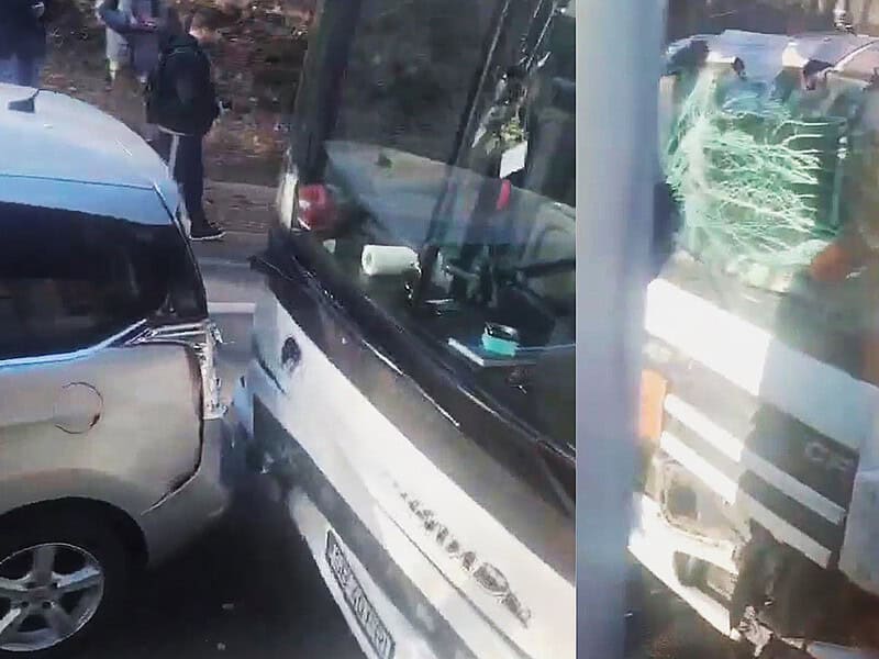 accident la slimnic. trei mașini implicate, printre care și un autocar (video)