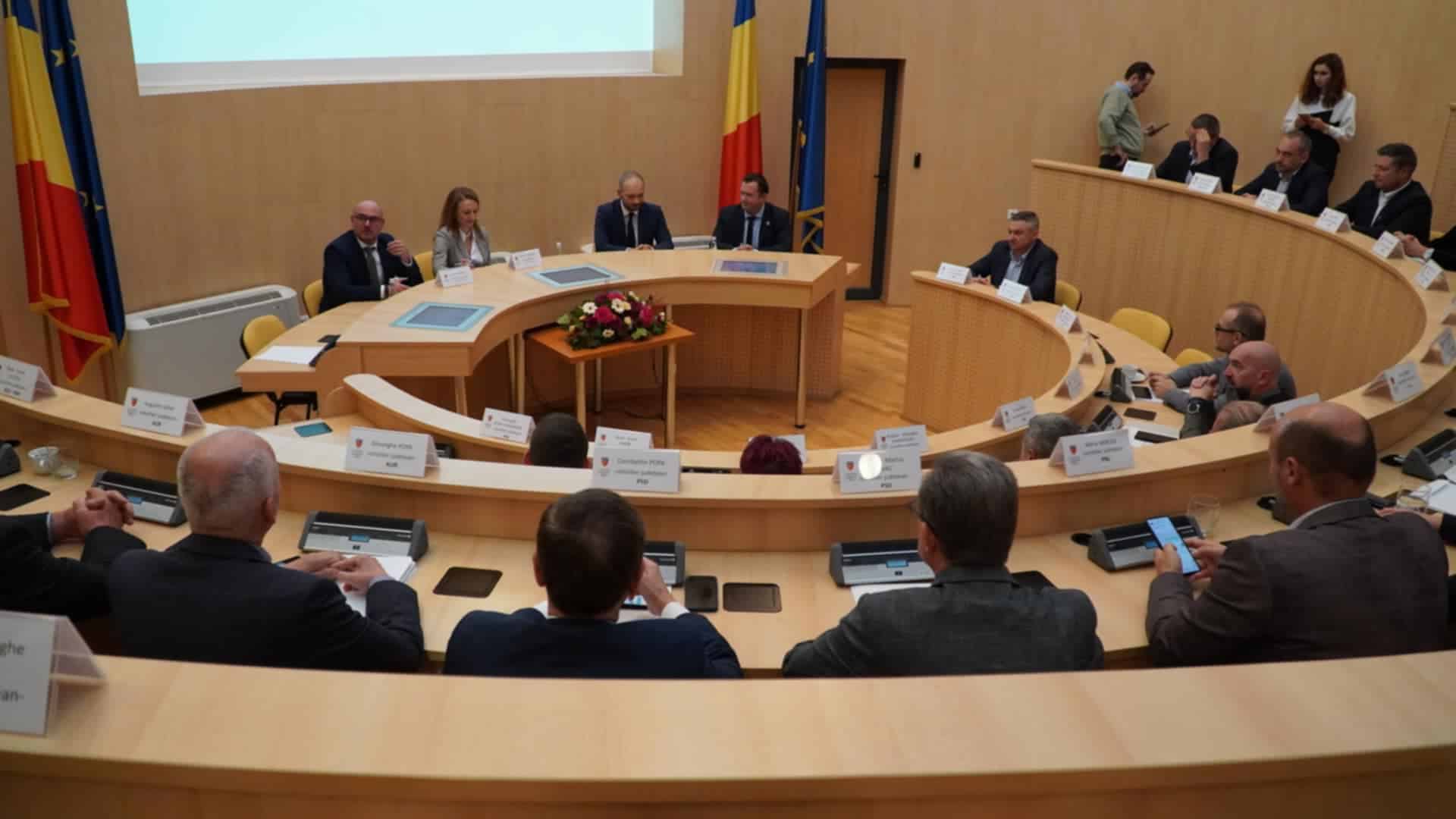 cine sunt noii vicepreședinți ai consiliului județean sibiu. unul e analist politic, celălalt vine din mediul privat