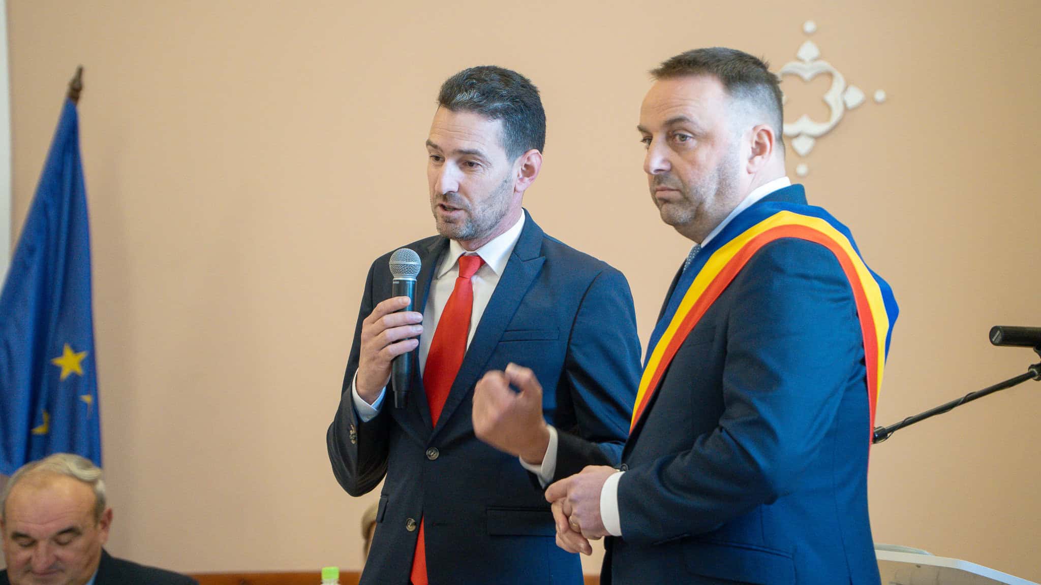 Primarul și consilierii locali din Șelimbăr au depus jurământul. Marius Grecu a recitat o poezie (video, foto)