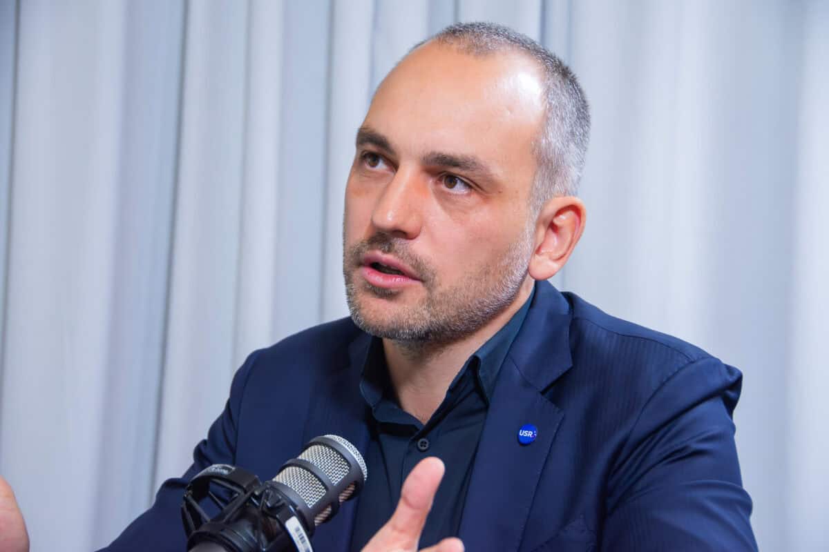 Adrian Echert de la USR, săgeți către un candidat de la PSD: ,,Șandru se pupă cu toată lumea, dar nu știe nimic despre Sibiu”(video)