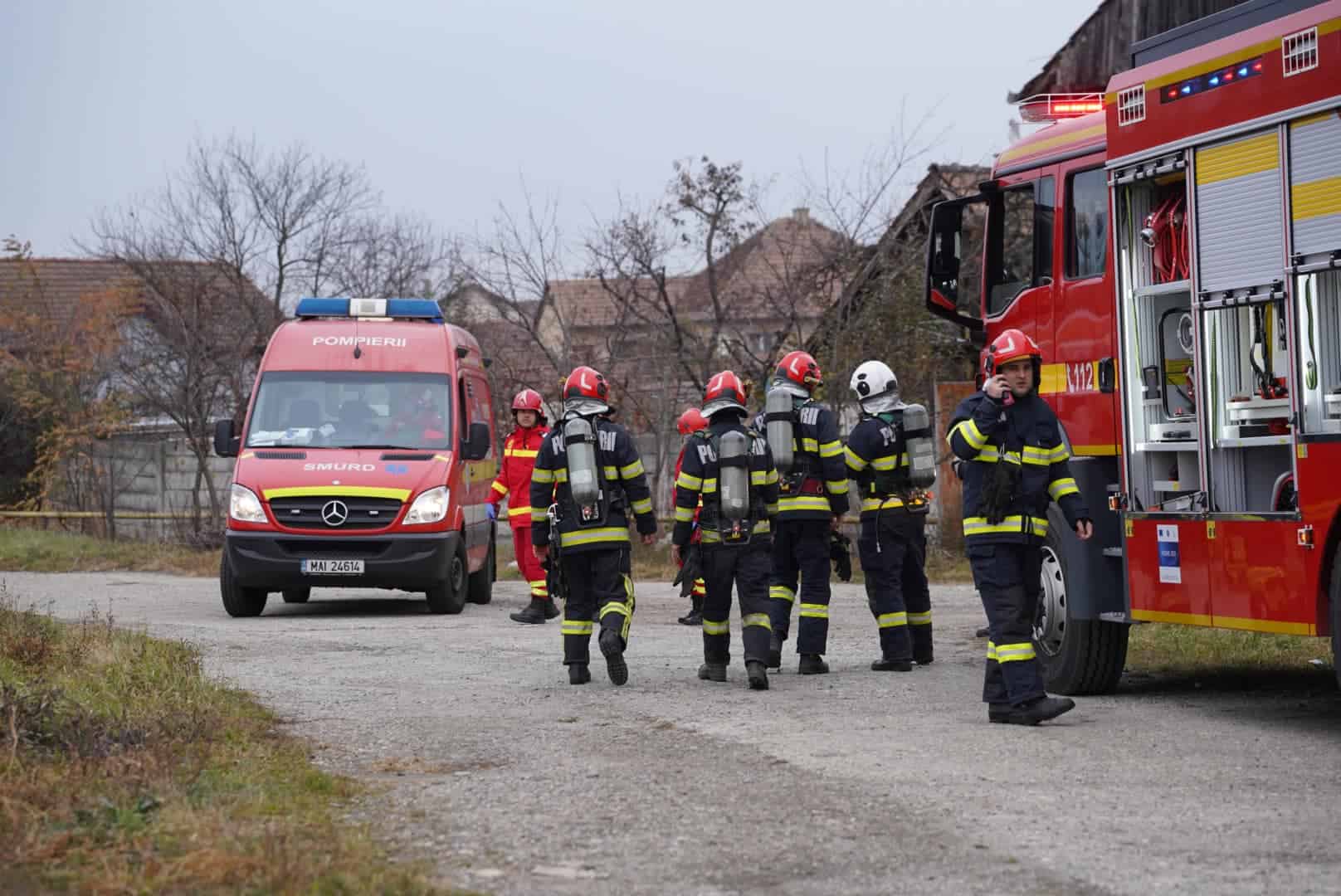 exercițiu isu de amploare la depoul cfr din sibiu. incendiu la vagoane și la o hală de reparații (foto)