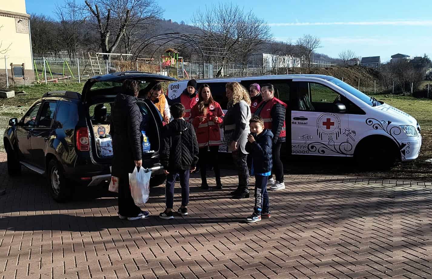 Sute de kilograme de legume și fructe donate de Crucea Roșie pentru copiii nevoiași din Sibiu (foto)