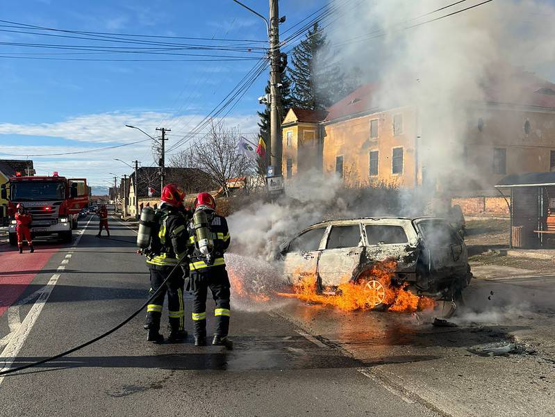 Ford făcut scrum în urma unui incendiu la Șura Mare (video, foto)