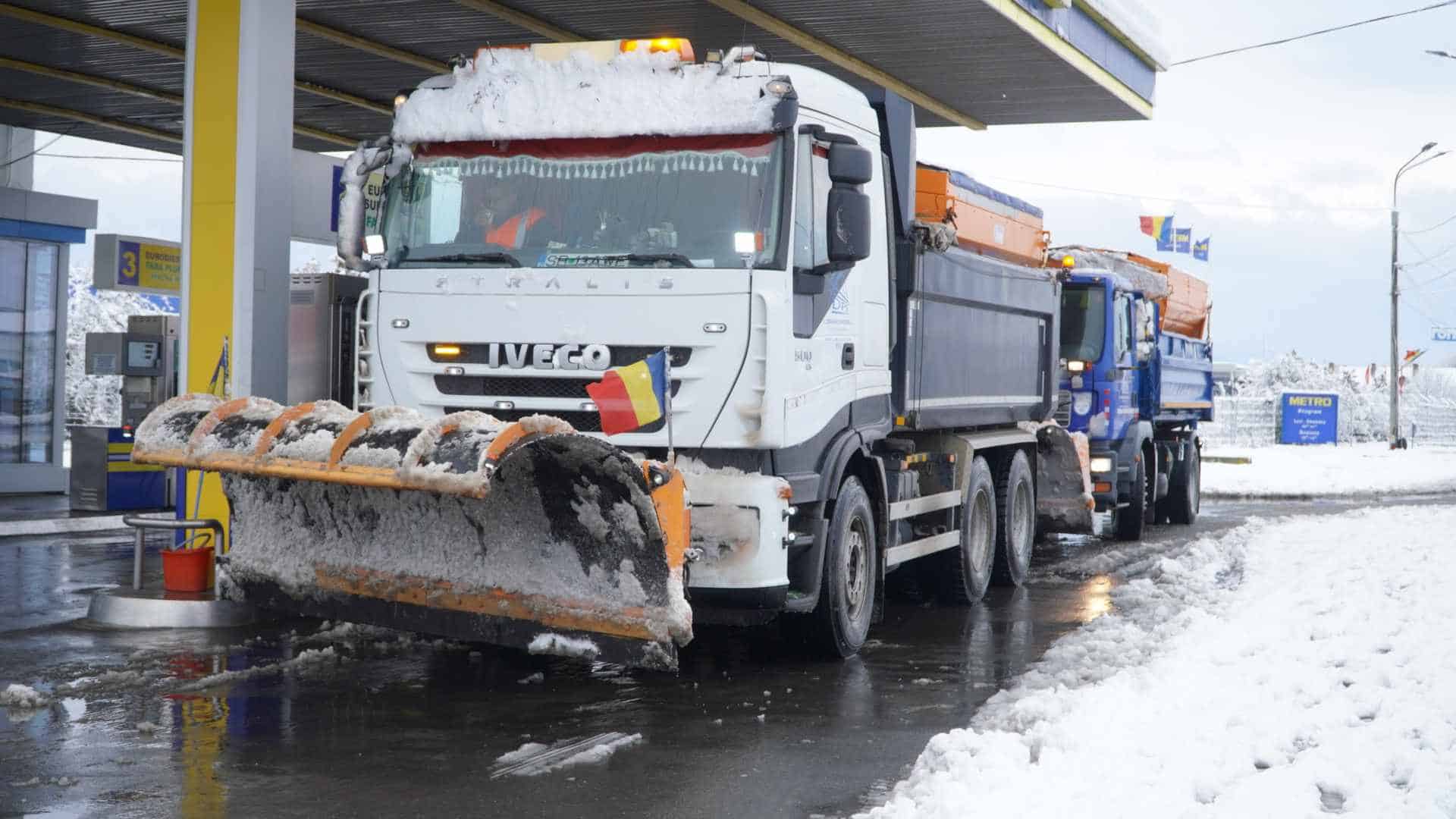 Cum s-a circulat joi dimineață în Sibiu. Șoferii au fost furioși: „Nici măcar la giratorii nu au curățat” (video, foto)