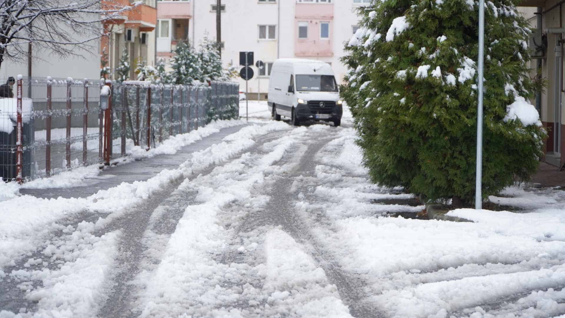 Iarna pune stăpânire pe Sibiu. Meteorologii anunță ninsori puternice, iar la munte e cod roșu