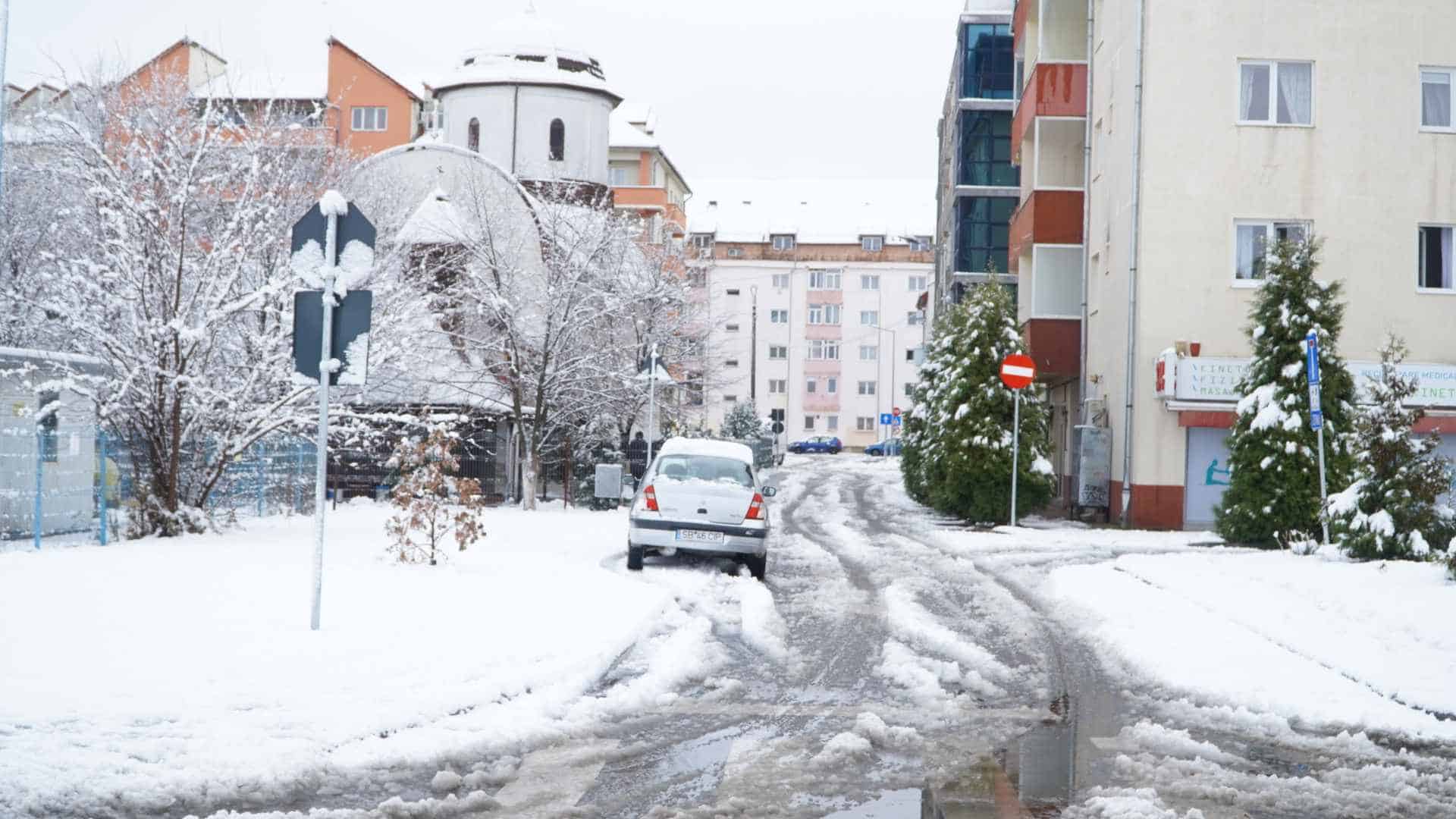 Iarna pune stăpânire pe Sibiu. Meteorologii anunță ninsori puternice, iar la munte e cod roșu