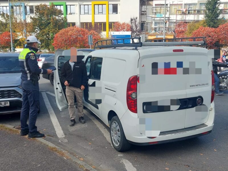 poliția a “vânat” șoferii care au parcat neregulamentar în zona școlii de pe iorga. au dat și amenzi (foto)