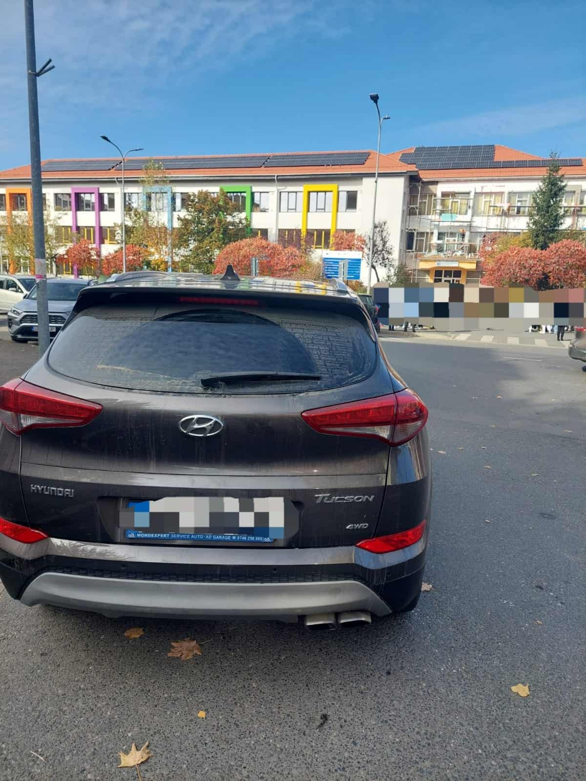 Poliția a “vânat” șoferii care au parcat neregulamentar în zona școlii de pe Iorga. Au dat și amenzi (foto)