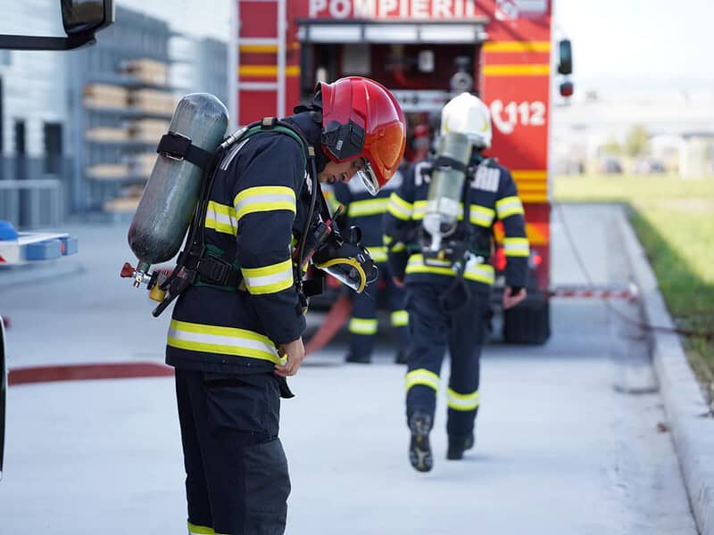 incendiu la o sală de lectură de la facultatea de medicină. pompierii fac o simulare