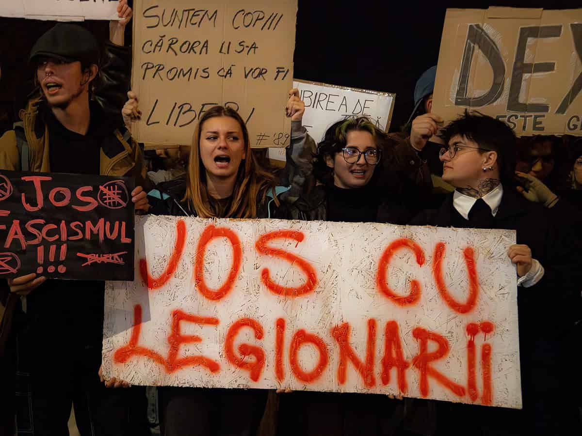 Trei zile de proteste la Sibiu. Tinerii ies în stradă pentru democrație