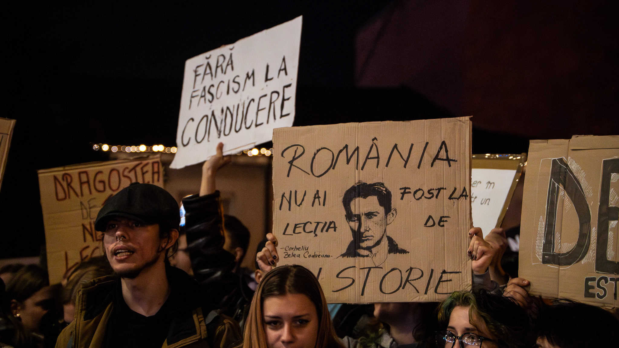 Trei zile de proteste la Sibiu. Tinerii ies în stradă pentru democrație