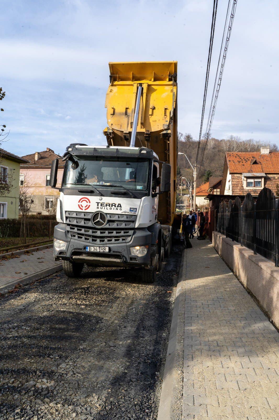 Strada Merilor din Mediaș, modernizată. Au început lucrările de asfaltare (foto, video)