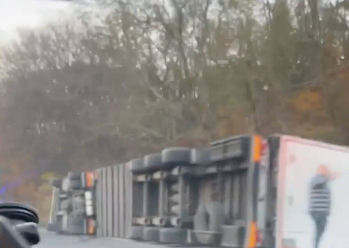 tir răsturnat pe dn14 la ieșire din ruși (video)