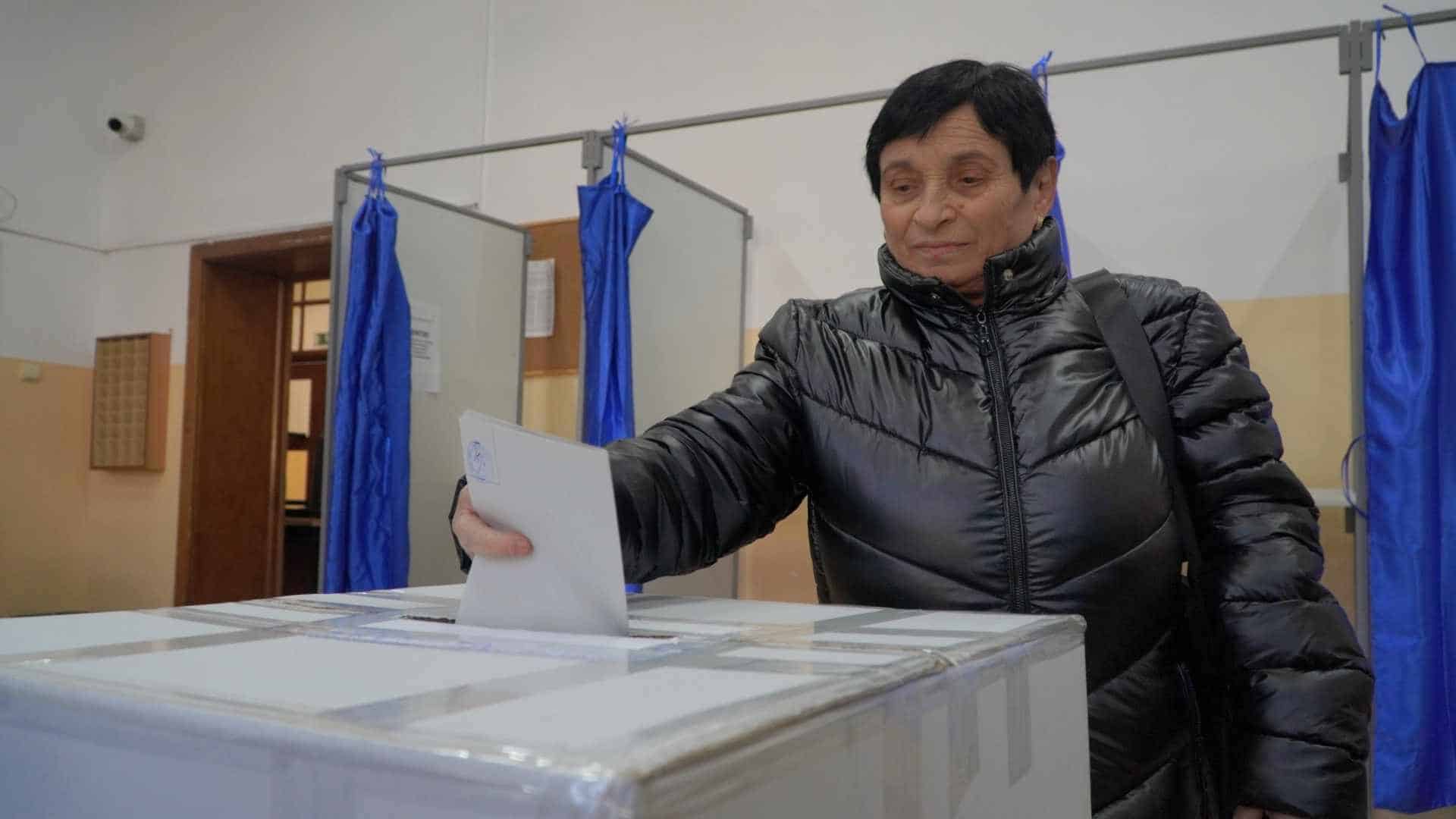 Vot și speranțe în Târgul de Crăciun din Sibiu. Ce așteptări au oamenii de la viitorul președinte (video reportaj)