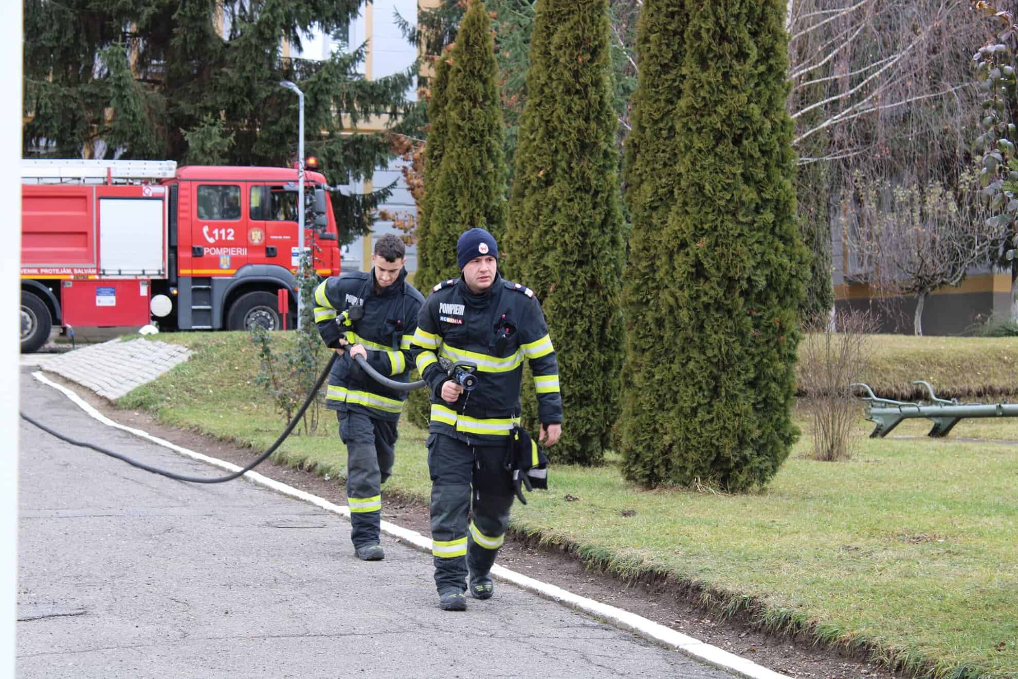 Simulare de incendiu la o școală din Sibiu (foto)